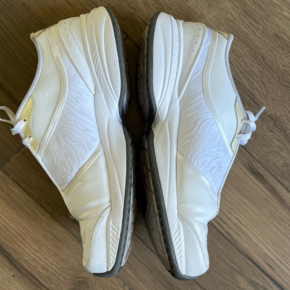 Nike shoes - Picture 8 of 11